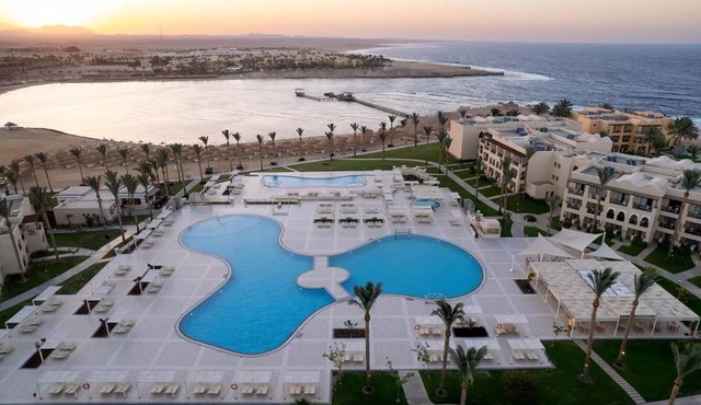 All-Inclusive Stay with Waterpark, Spa & Near Diving Spots l 4 Pool-view Rooms