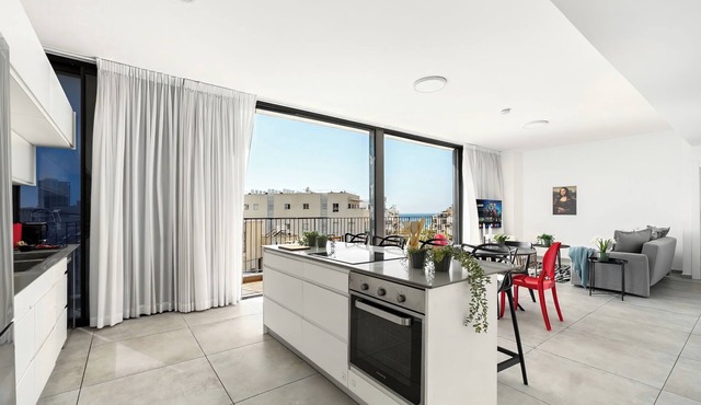 Allenby Sea-View 2BR