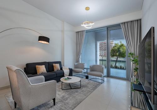 Allsopp & Allsopp - 2-Bedroom with Maids room Apartment in Canal Front Residence 5, Al Wasl 02