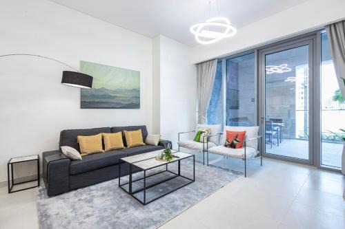 Allsopp & Allsopp - 2-Bedroom with Maids room Apartment in Canal Front Residence 5, Al Wasl 01