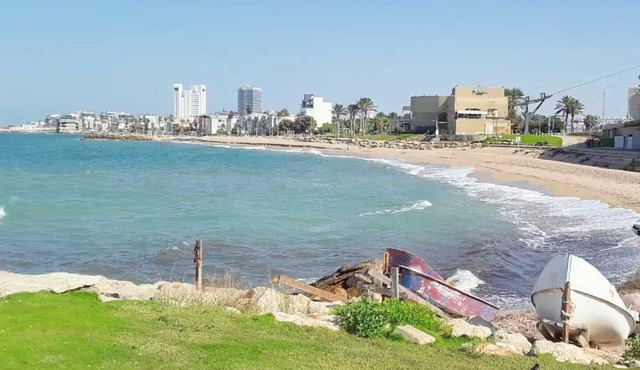 Alona’s Apartments by the beach