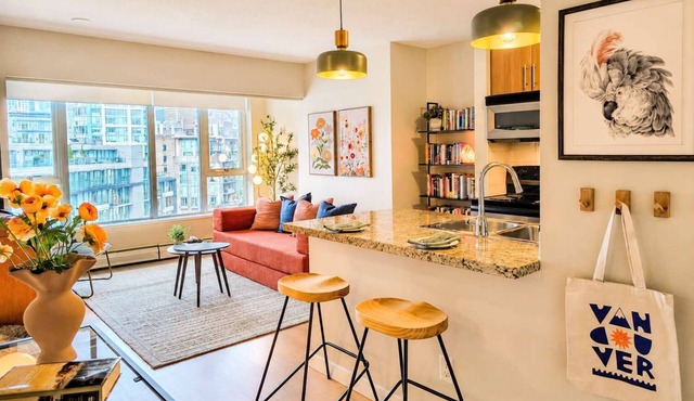 ALTA l Downtown l Free Parking, Pool, Hot Tub, Gym in Vancouver