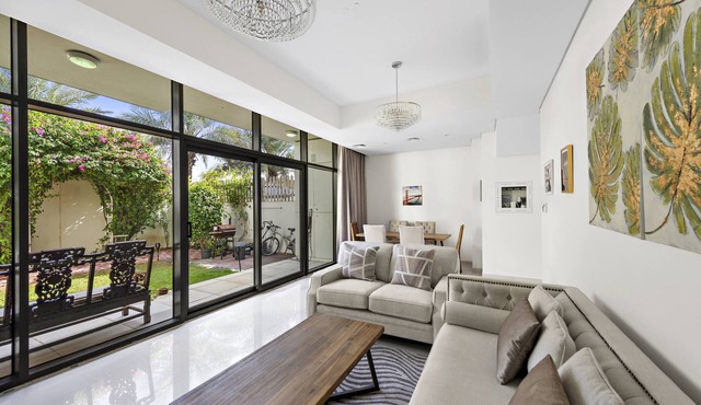Amazing 3BR Villa W/Access to Pool & Gym