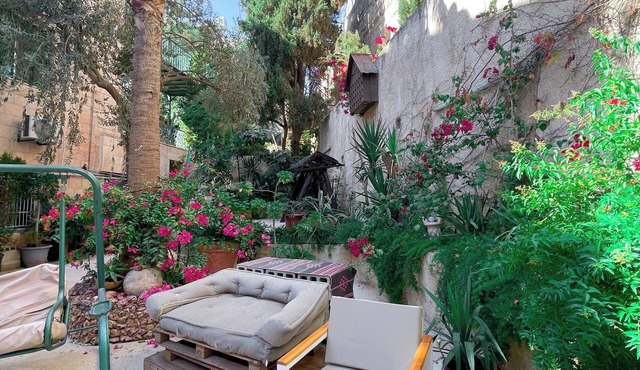 Amazing 4-bedroom apartment with AC in welcoming Amman