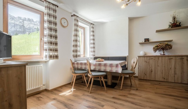 Apartment 'Appartamento Sass Bece' with Private Garden and Wi-Fi in Arabba