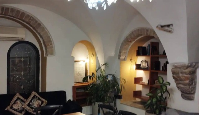 Apt in the heart of the old city overlooking the Western Wall