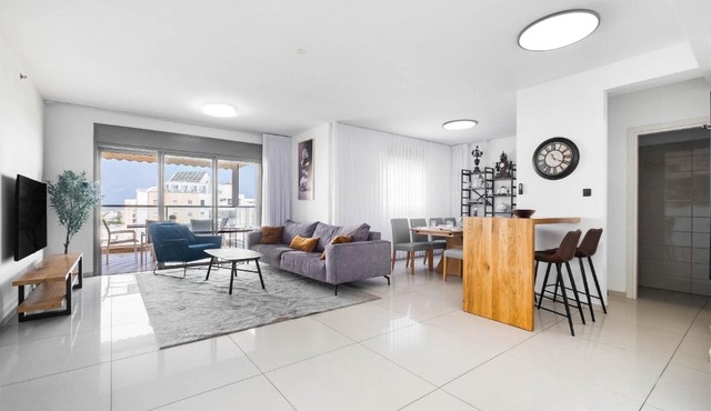 Ashdod Luxe Escape – Spacious, Stylish, with Mamád