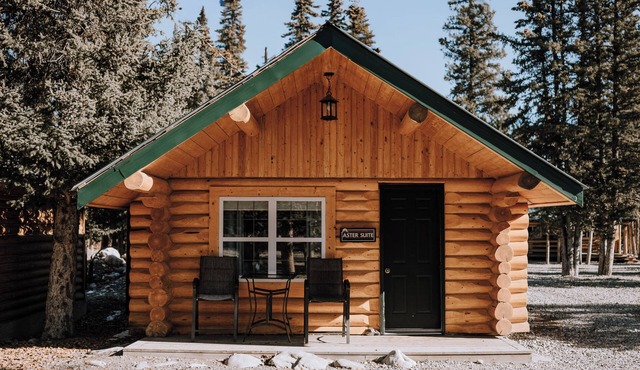 Aster Cabin: Mountain Getaway | Sleeps 5 | Kitchen in Clearwater County