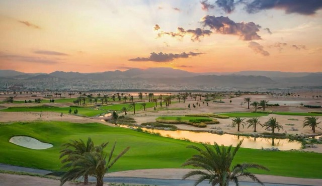 Ayla Golf Luxury Chalet with Pools access for Families Only-2 min from downtown