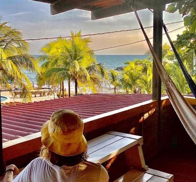 Bananoz Surfhouse