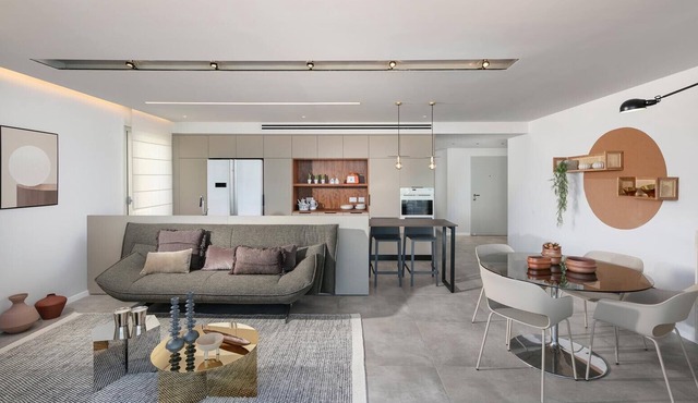 Bat Galim Seaside Artistic Retreat 3BR Apartment