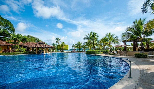Bay Residence 9F 3 bdr Garden View in Los Suenos