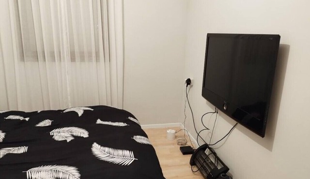 Be our guest in our apartment, and get a private room. toilet, and bathroom