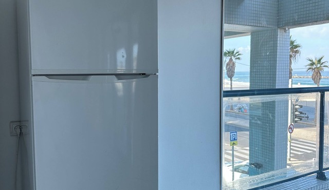 Beach front 2-bedroom with Water View in Tel Aviv-Yafo