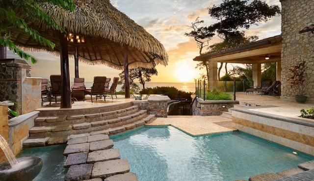 Beach Front, Luxury Private on Playa Langosta