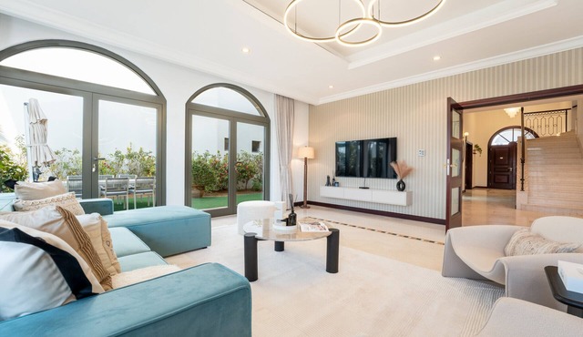 Beachfront 6BR + Assistant's Room Villa with Private Pool, Palm Villa