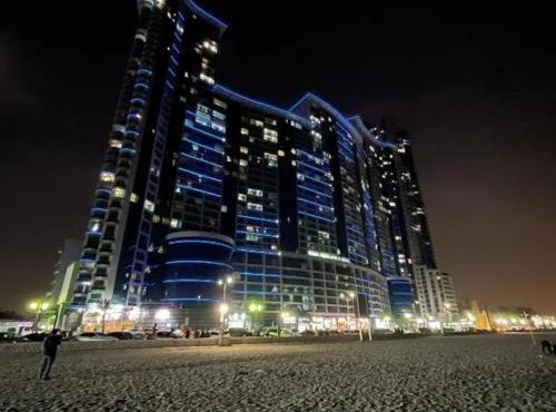 Beachfront Luxury Family Apartment with Pool, Gym, Jacuzzi - AJMAN Corniche UAE