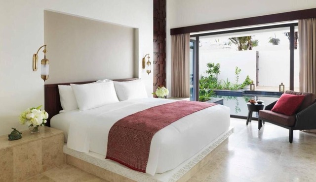 Beachfront Oasis! Private Plunge Pool & Terrace, Spa Center and Free Parking!