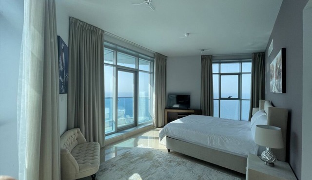 Beachfront paradise just minutes from Dubai