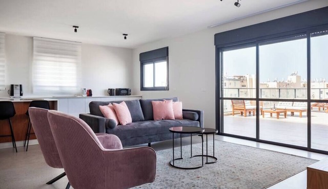 Beachside 3BR | Huge Patio| Mamad