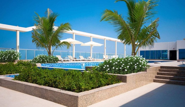 Beautiful 1 bedroom apartment by the beach