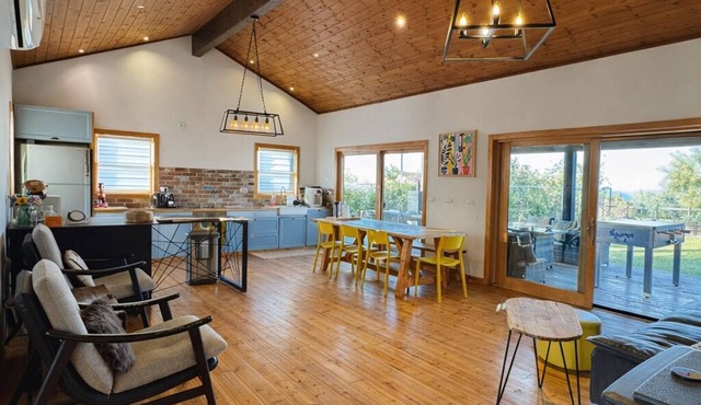 Beautiful 9-bedroom villa with AC in serene Gshur