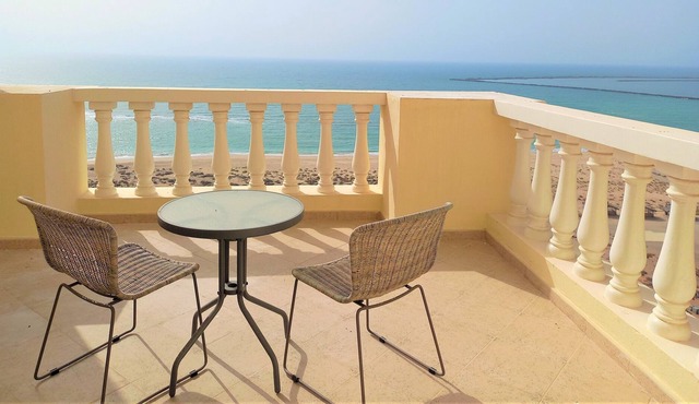 Beautiful Beach apartment - Al Hamra RAK