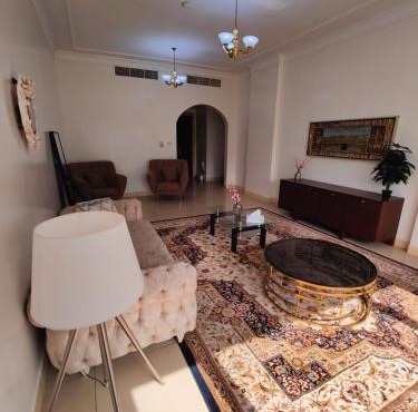 Beautiful Levish 3-Bedroom Family Apartment with Garden View