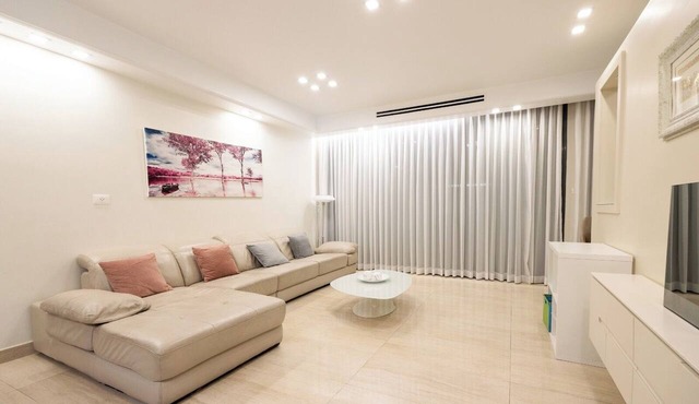 Beautiful Modern 4BR at Bayit Vegan/Ramat Charet