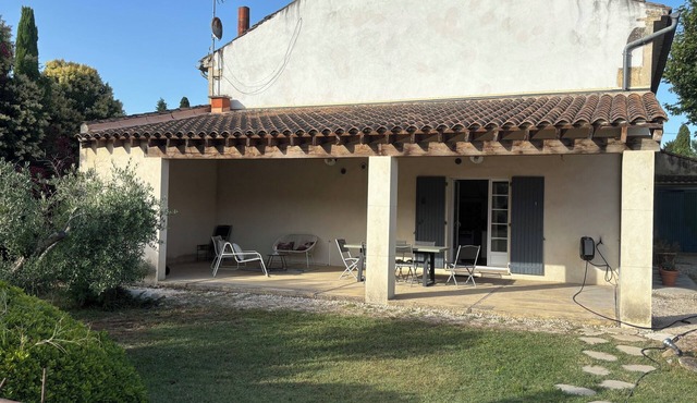 Beautiful Provençal farmhouse with swimming pool. in Châteaurenard