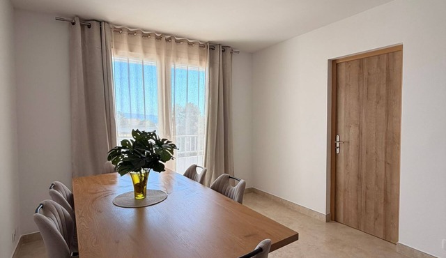 Beautiful, spacious, peaceful family apartment. in Ajaccio