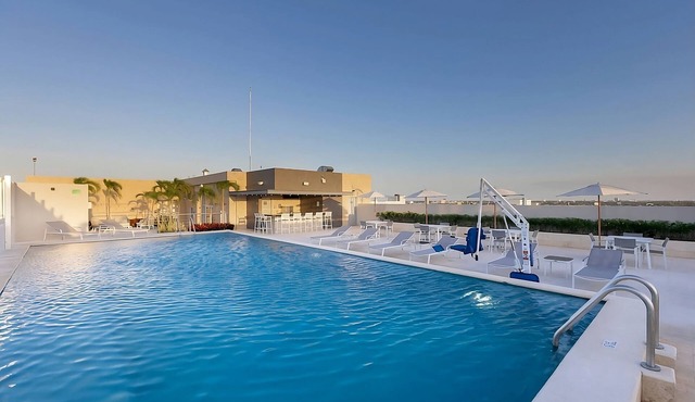 Best Value, Quality Stay! Free Breakfast and Parking, Pool, Pets Allowed in Mérida