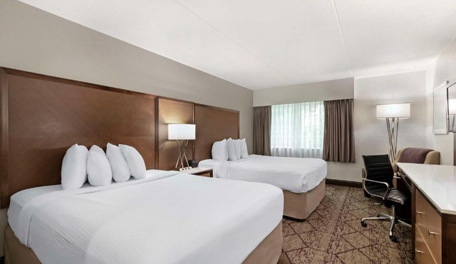 Best Western Plus Longbranch Hotel & Convention Center in Cedar Rapids