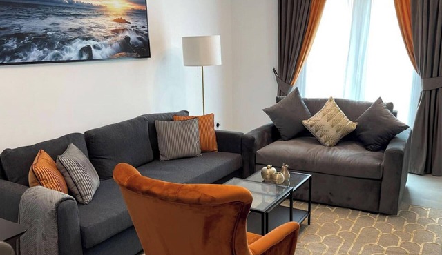Birchfort - Newly renovated unique 1 BR apartment