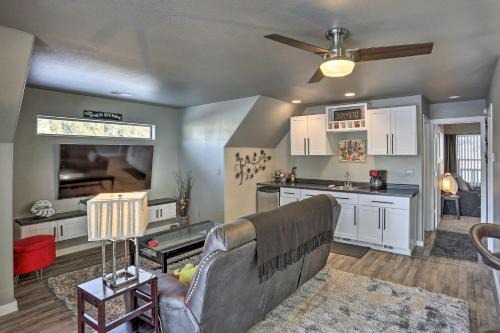 Black Hills Cabin w/Hot Tub: 11 Mi to Mt Rushmore in Hill City