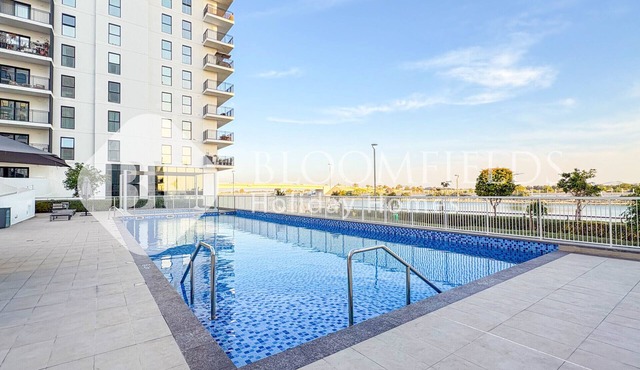 Bloomfields Luxurious 2Br Water Edge