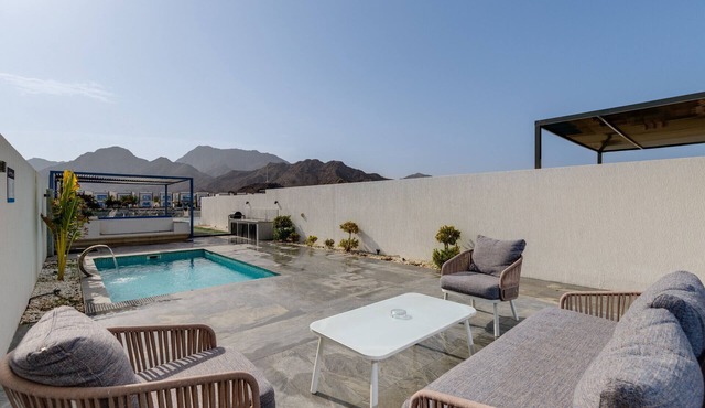Blue Marble Beach 4BR Villa with AsstRm,Private Pool and Access to Floating Pier