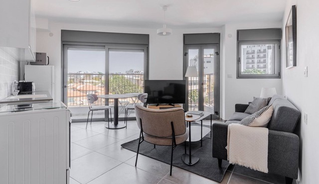 Blueground | Florentine, City view, Balcony (TLV-4)