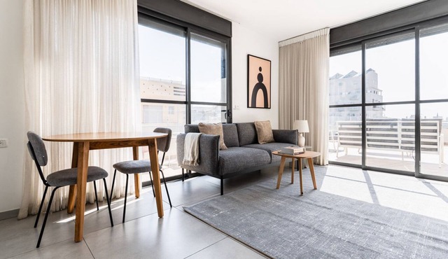 Blueground | Florentine, Mini Penthouse (TLV-76)