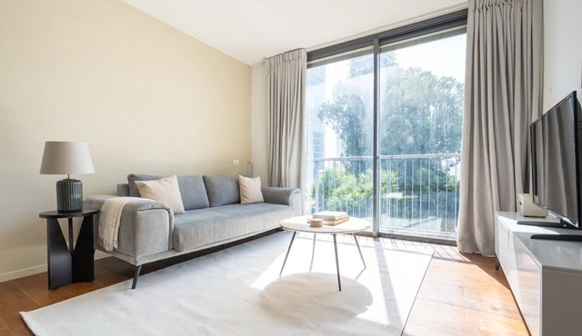 Blueground | Lev HaIr, city view, nr Carmel Market (TLV-98)