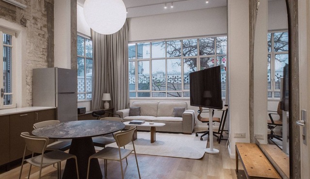 Blueground | Nahalat Byniamin, Exquisite, Patio (TLV-52)