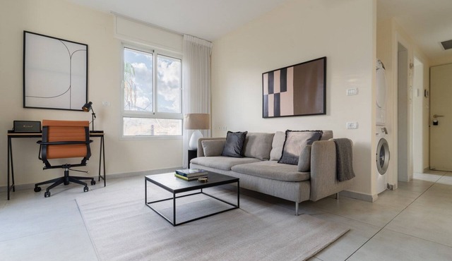 Blueground | Nahalat Bynamin, Garden view, Balcony (TLV-27)