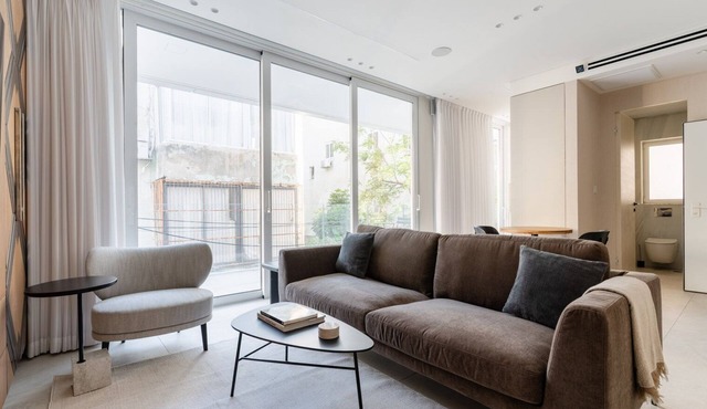 Blueground | Tel Aviv Port, High End , Balcony (TLV-71)