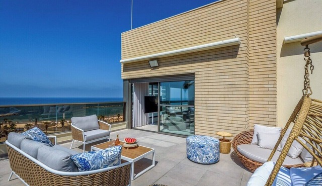#Breathtaking 4BR/3BA Duplex Seafront