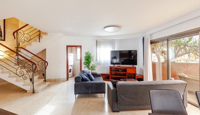 Breezhouse Mamad Yona Beach Residence