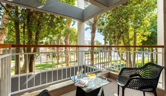 Bright 1BR Royal Park Apt with Garden View