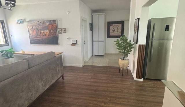 Bright 2‑Bedroom Near Cafés, Shops & Stadium – Ideal Base for Exploring Haifa.