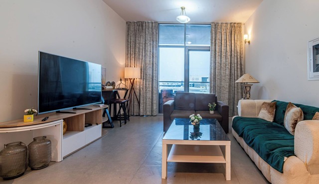 Bright 2-bedroom apartment in Dubai water front creek harbour view