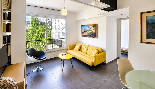 Bright 2BR in Hype Neighborhood by FeelHome