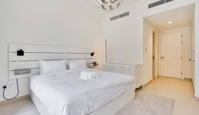 Bright & Airy 2BR | Family-Friendly w/Pool & Gym